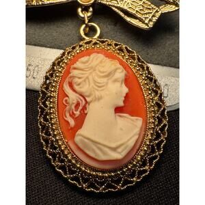 1928 Vintage Cameo Gold Tone Brooch on Card